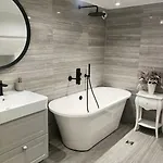 102sqm Exclusive Loft In Trendy Noblessner Lägenhet