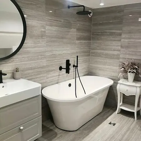 102sqm Exclusive Loft In Trendy Noblessner Lägenhet
