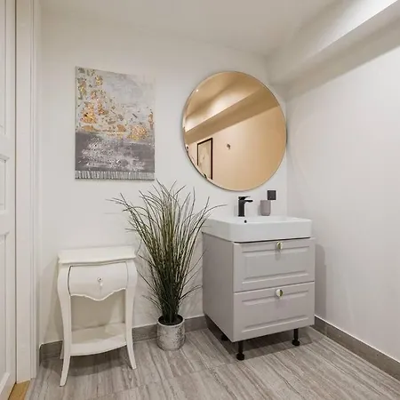 102sqm Exclusive Loft In Trendy Noblessner Lägenhet